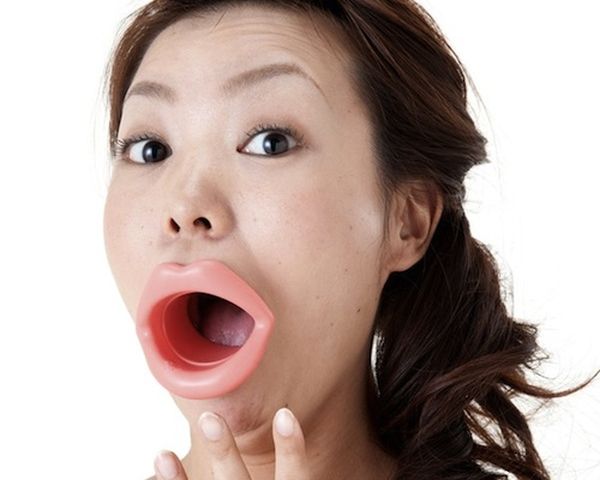 Азиатка открыла рот для минета и не отказывается от секса от первого лица