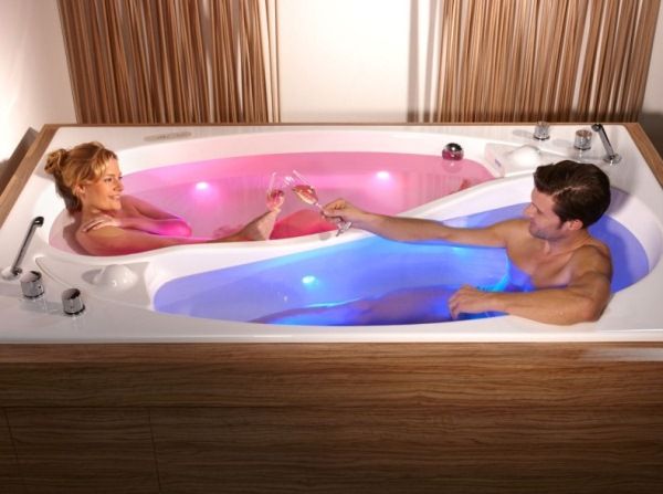 Yin Yang couple bathtub